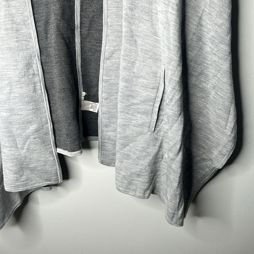 Ann Taylor Women’s XS/S Grey Poncho Sweater - Picture 4 of 4